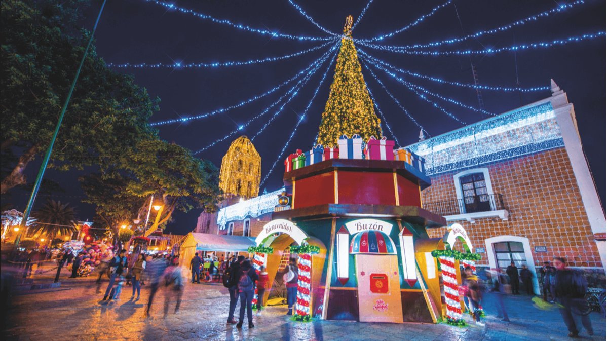 Por: Cortesía Brilla Fest la villa iluminada de Atlixco ya abrió sus puertas en el aeródromo del municipio con espectáculo de luces y figuras
