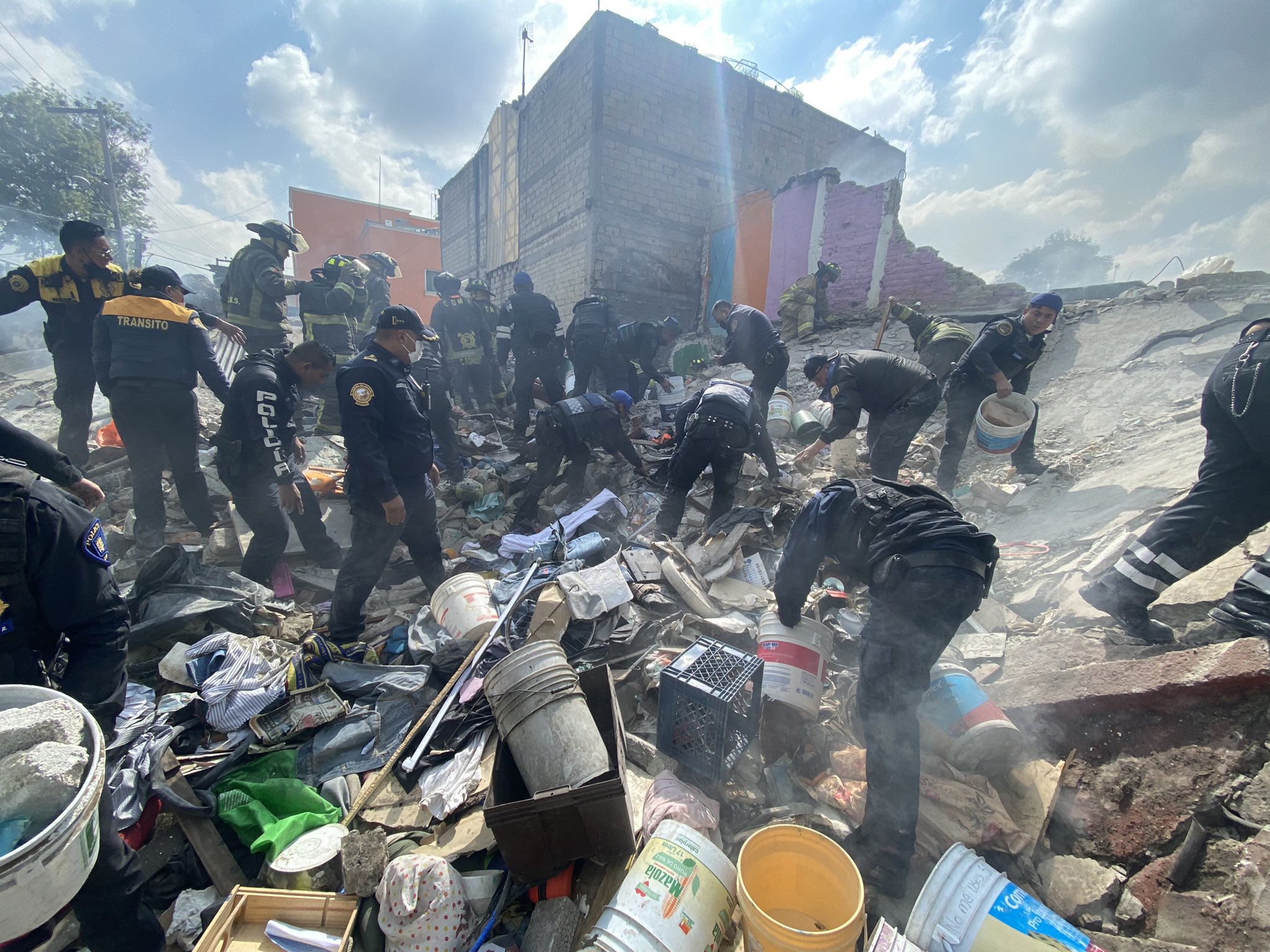 Explosión en una vivienda de la CDMX dejó al menos 10 lesionados