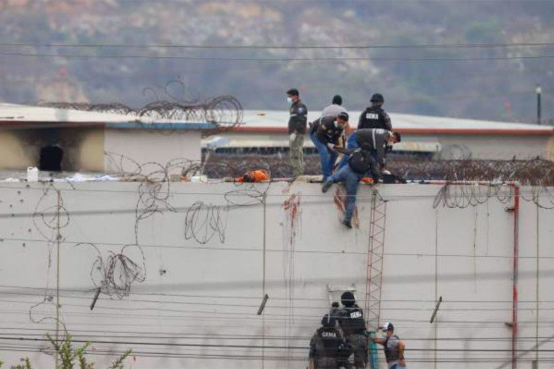 Por: Cortesía Enfrentamientos en penitenciaria de Ecuador dejó 58 muertos y 12 heridos: Gobierno de Guayaquil