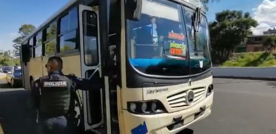 Se reporta violento asalto a ruta Puebla-Cholula Directo; un hombre fue lesionado con arma de fuego