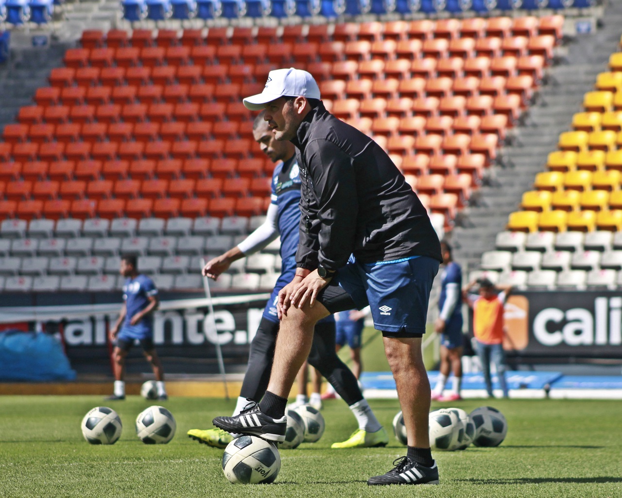 Por: Club Puebla “El Cuauhtémoc tiene que ser del Puebla”, pide Larcamón previo al repechaje ante Chivas