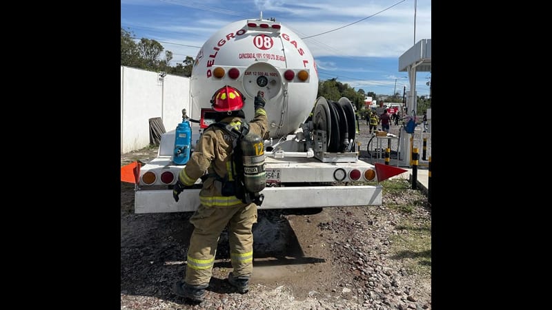 Por: Cortesía Fuga de gas causa movilización en la colonia Tres Cruces; una pipa de 12500 litros fue la causante