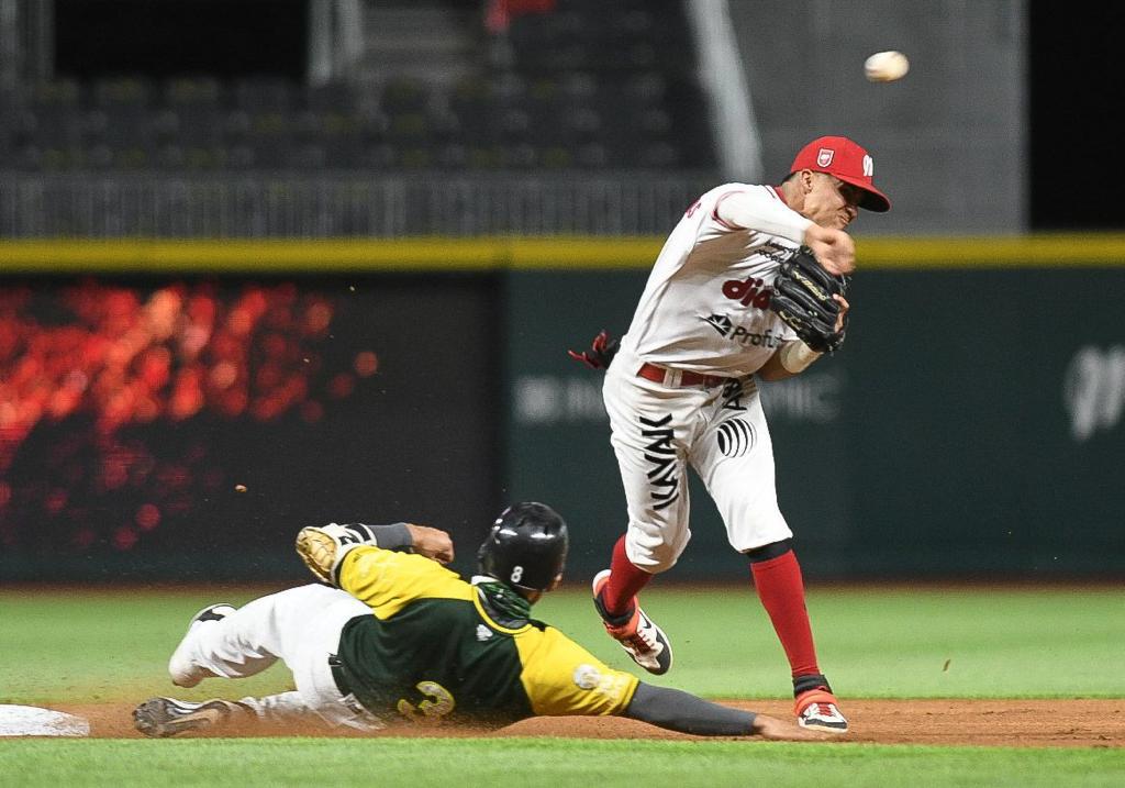 Por: Cortesía Tronaron los maderos en el segundo de la serie entre Diablos y Pericos
