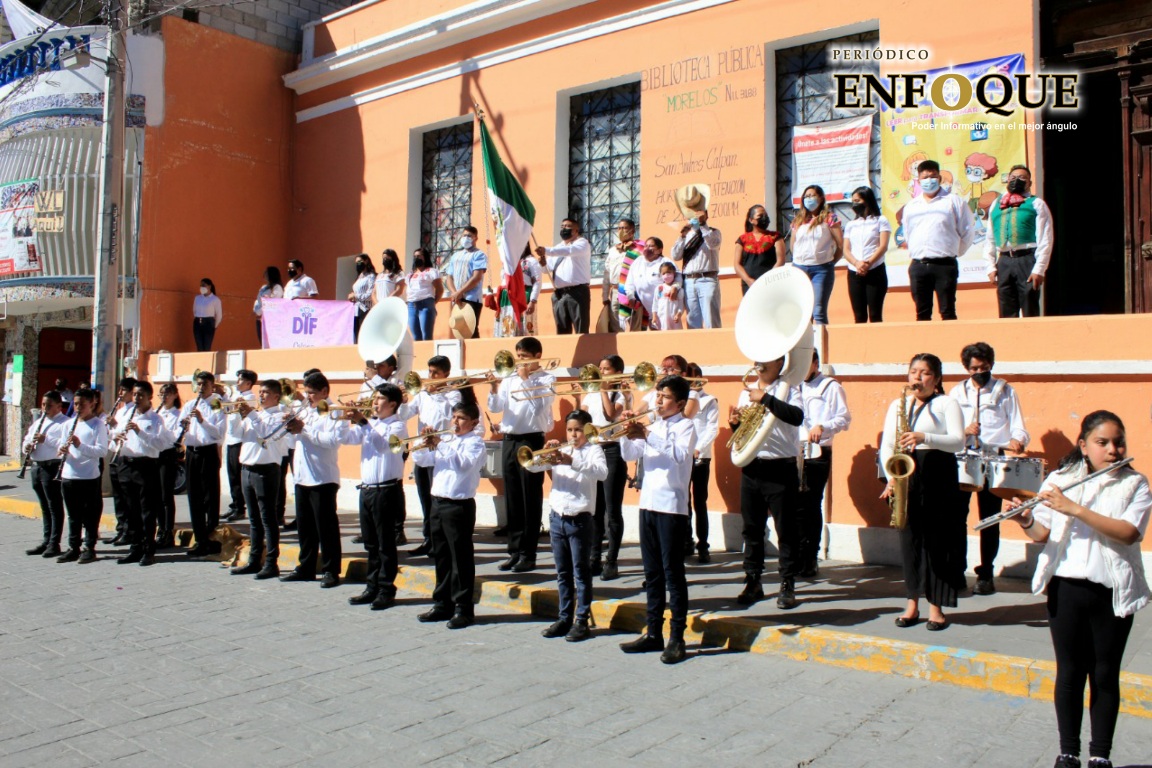 Por: Cortesía Fernando Castellanos encabezó desfile en Calpan por el CXI aniversario de la Revolución Mexicana