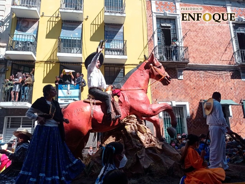 Por: Daniel Jiménez Regresa a Puebla el desfile de la Revolución Mexicana; más de 8 mil estudiantes participan