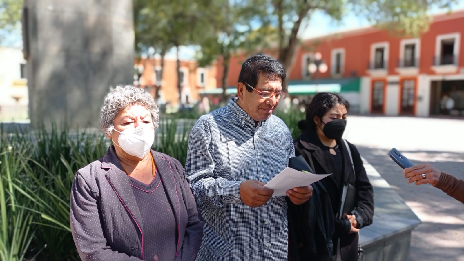 Tunden al INE por intentar "entorpecer" consulta popular