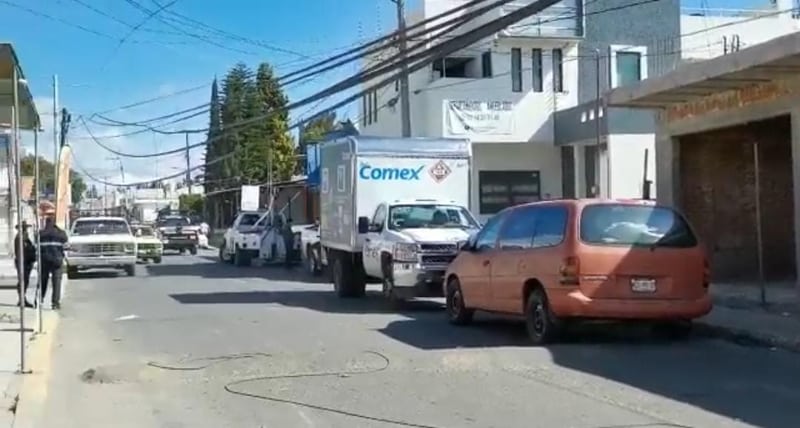 Por: Cortesía Policía frustra robo de una camioneta de pinturas; se desata balacera en Cuautlancingo