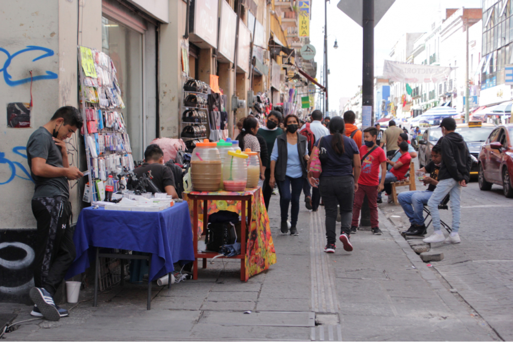 Eduardo Rivera pide a ambulantes conocer propuesta de empleo formal 