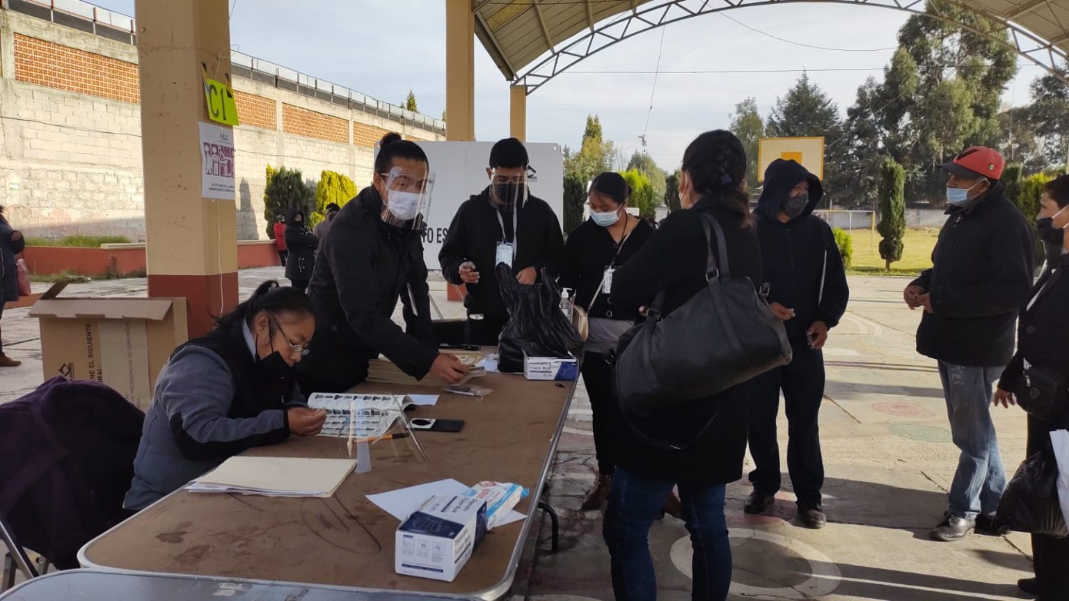 Por: Cortesía Denuncian turisteo de electores en Chiautempan