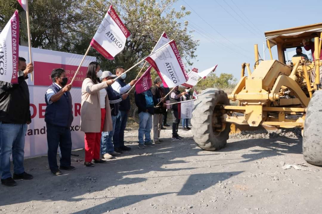 Por: Cortesía Arrancan acciones en beneficio de los atlixquenses, comienza rehabilitación de camino y piso firme en Magdalena Axocopan