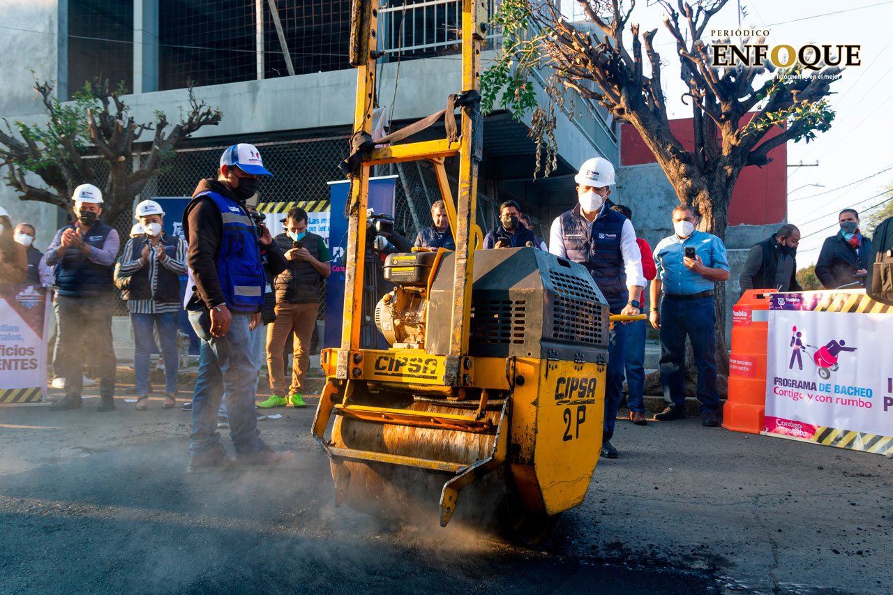 Por: Alex Muñoz Eduardo Rivera da banderazo a ‘Programa de Bacheo'