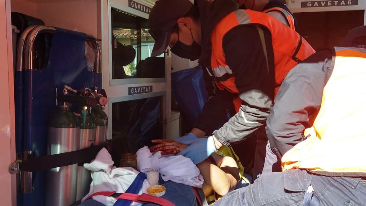 Por: Cortesía Un trabajador se prensó la mano con una revolvedora en San pedro Cholula