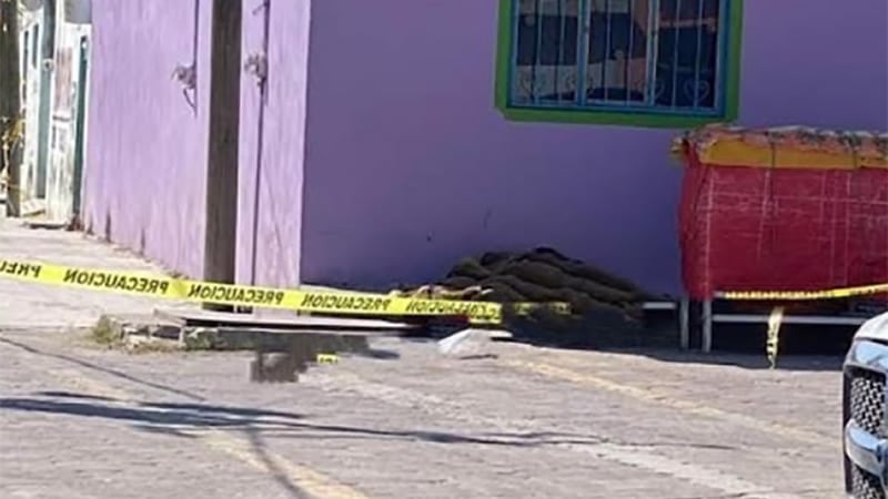 Por: Cortesía Ejecutan a joven en calles de Tepeojuma; estaba sentado a metros de la comandancia de policía