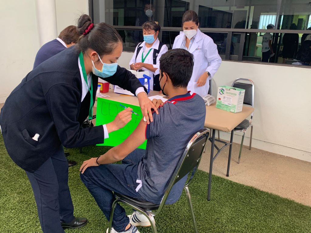 Por: Cortesía Recibe vacuna contra Covid-19 otro grupo de 13 menores de Tlaxcala