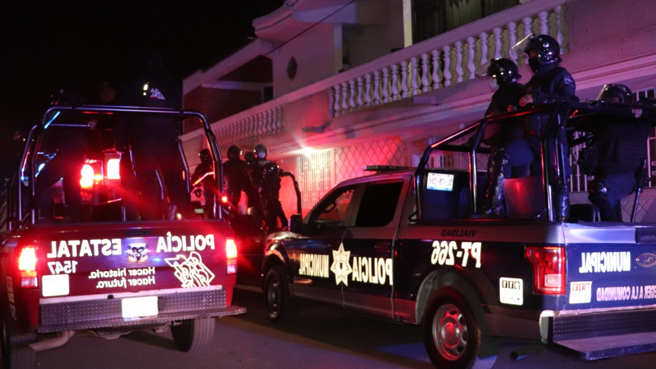 Por: Cortesía Policía municipal es atacada con cohetes por habitantes en San Pedro Cholula; hay 3 detenidos y decomisan 96 cohetones