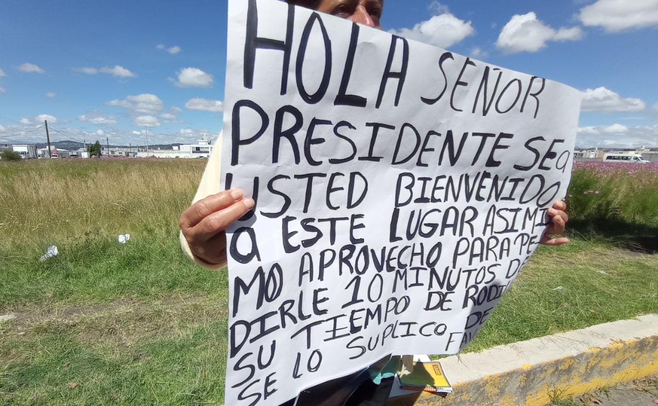 Mujer veracruzana clama por justicia para su hijo, acude a AMLO