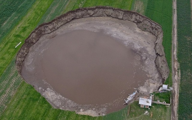 Por: Cortesía Recomiendan ampliar perímetro de seguridad del socavón por aparición de oquedades