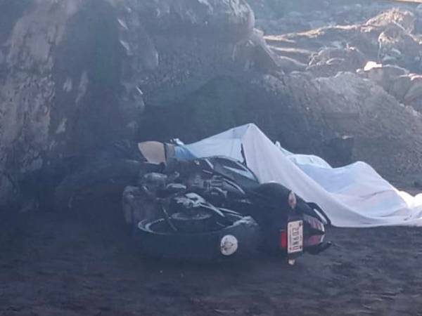 Por: Cortesía "El puente fue destruido": Dos personas fallecen tras caer al vacío en su moto en municipio de Puebla