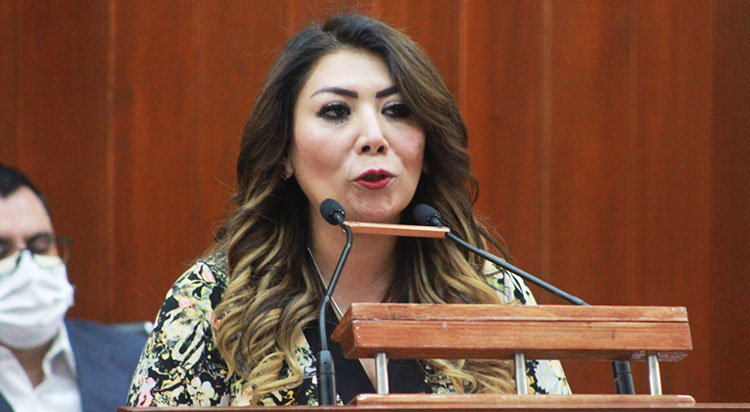 Ningún legislador puede sancionar a otro por hacer uso de tribuna: diputada