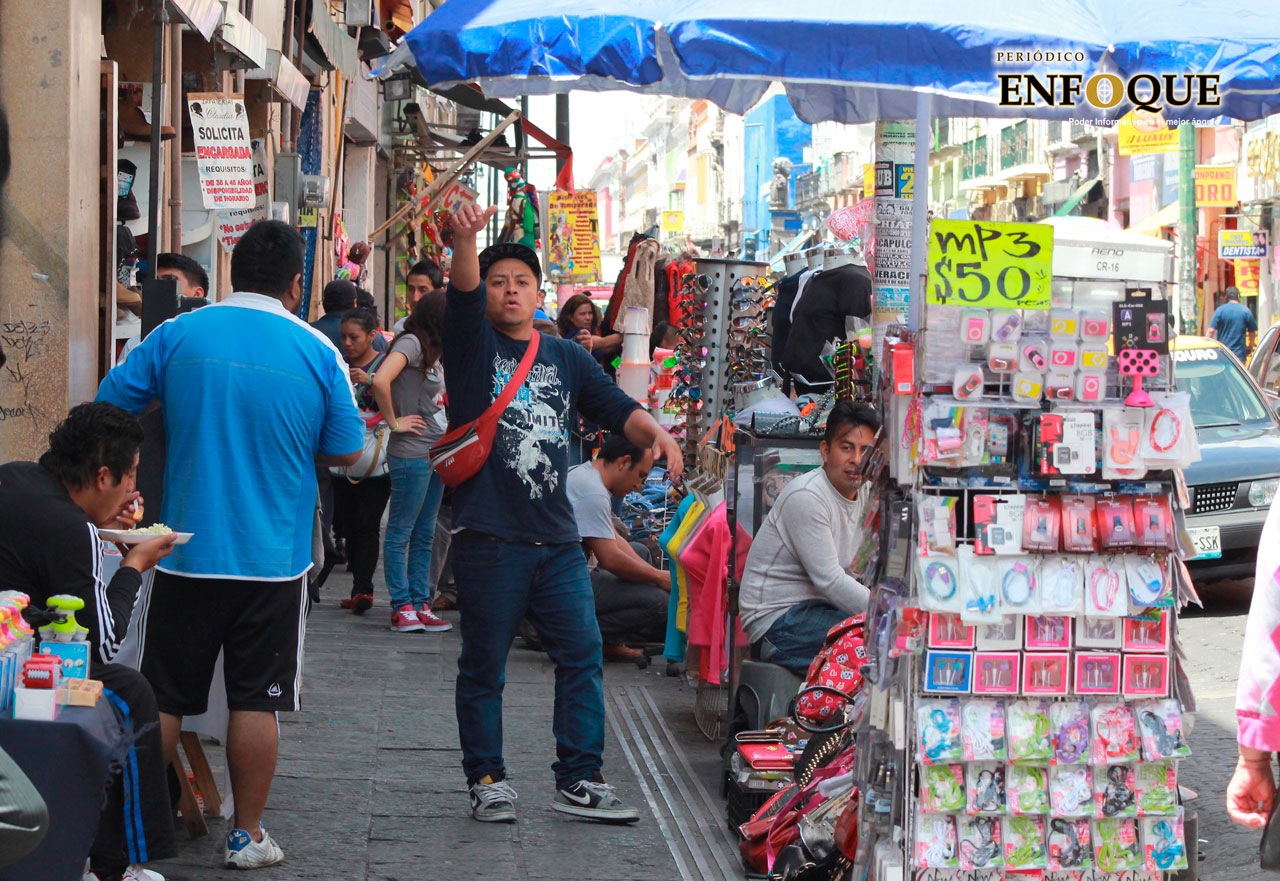 Por: Alex Muñoz Eduardo Rivera se compromete con reordenamiento de comercio en vía pública
