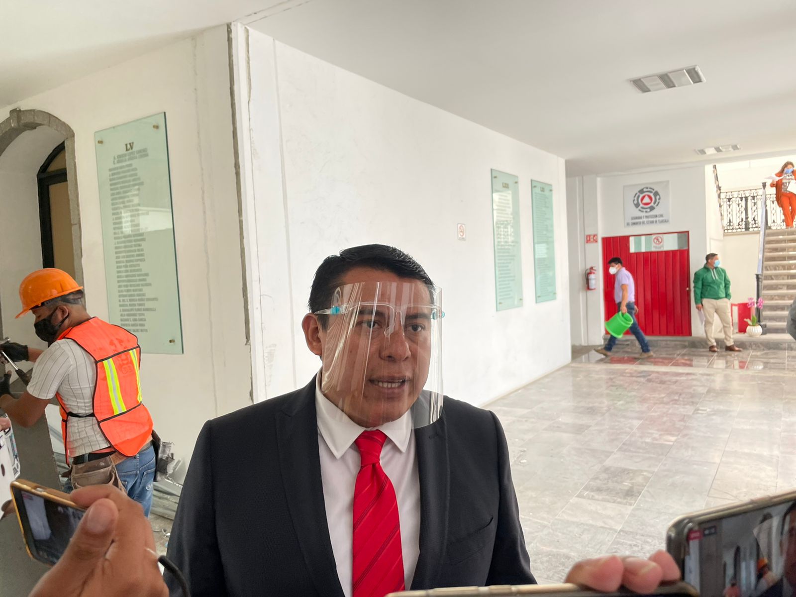 Por: Cortesía Rubén Terán apoya a alcalde de Contla por entrega de regalos