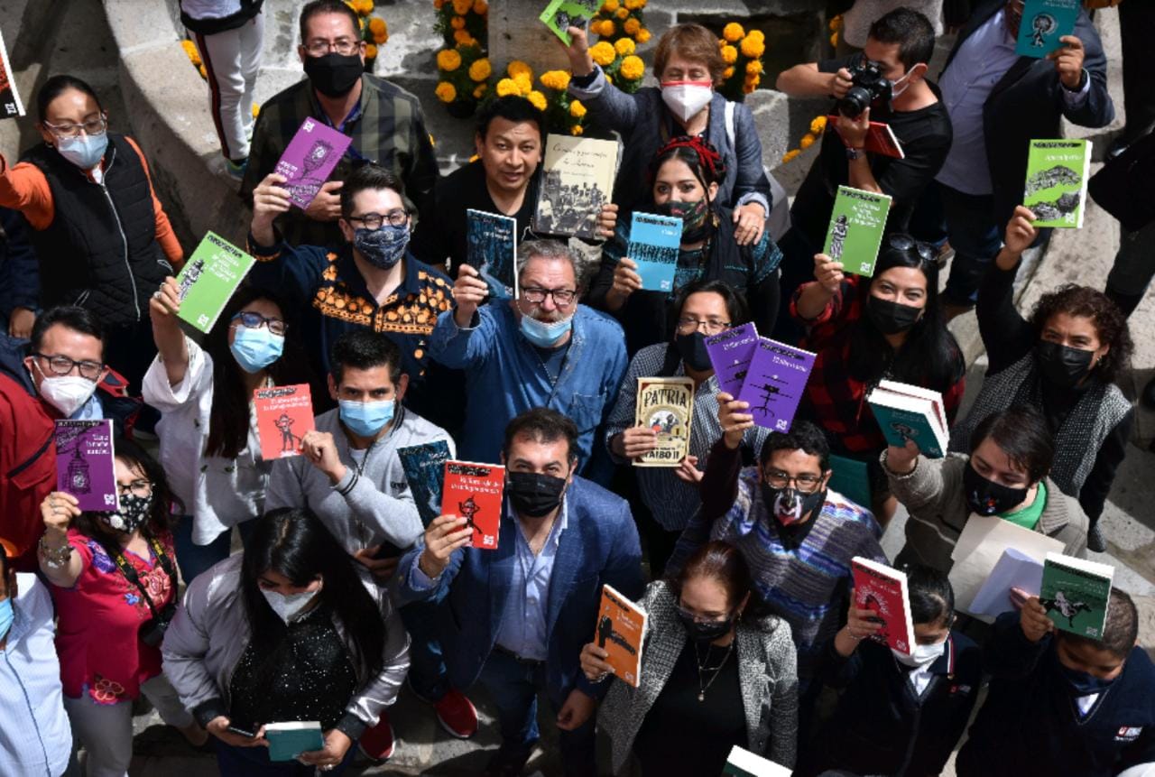 Por: Cortesía El Fondo de Cultura Económica e ITC entregaron la colección de libros “21 para el 21”