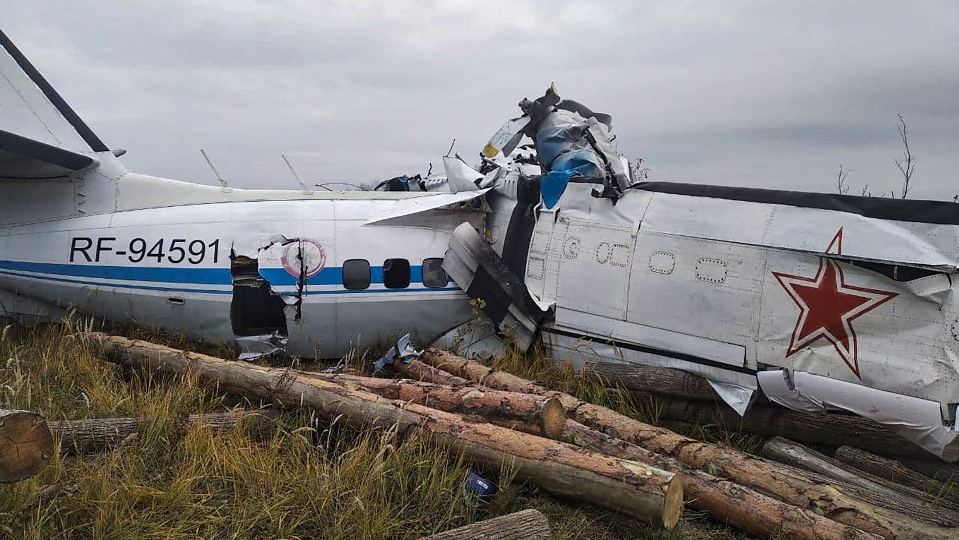 Por: Cortesía Al menos 16 muertos tras caída de avión en Rusia