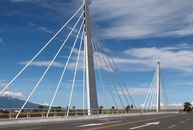 Tirantes de puentes morenovallistas solo son de adorno y tuvieron un sobrecosto superior a 83 MDP