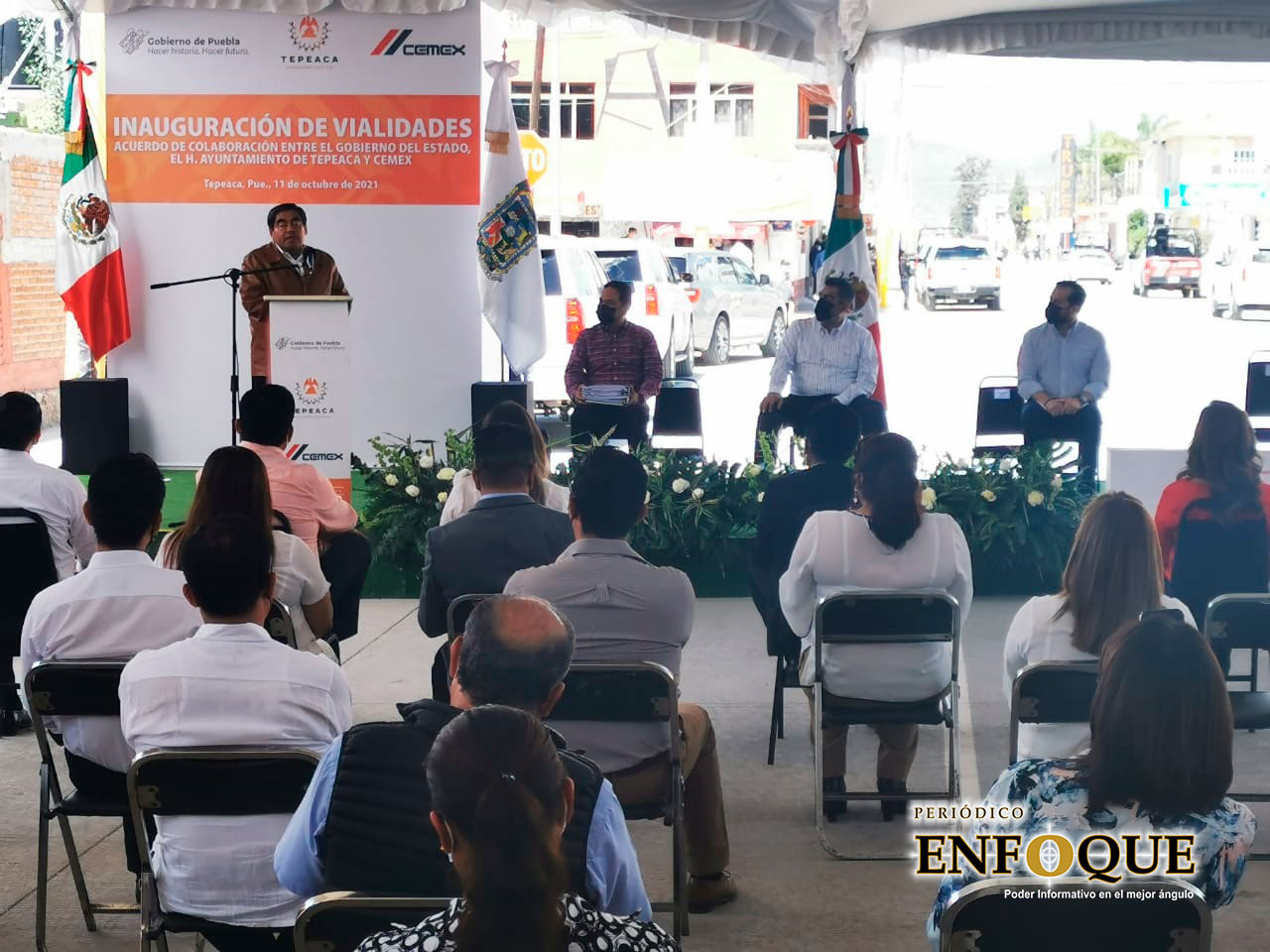 Por: Marisol O La inauguración de vialidades con concreto hidráulico en Tepeaca, es producto del diálogo que se había fracturado; sostuvo Barbosa Huerta