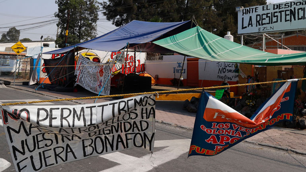 Por: Cortesía Miembros de Pueblos Unidos reabrieron el carril de la Carretera Federal México-Puebla