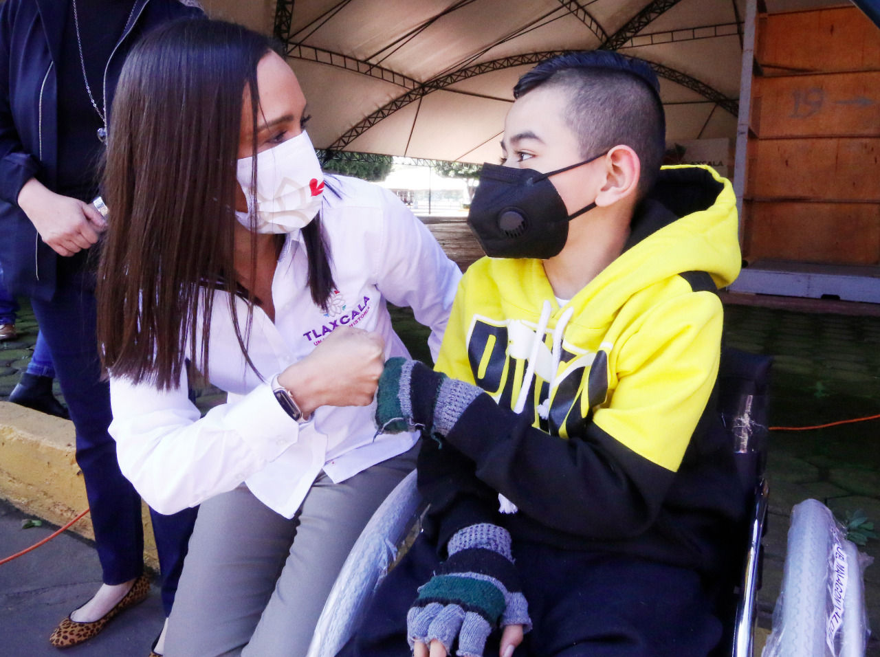 Por: Cortesía Entrega SEDIF sillas de ruedas y aparatos funcionales a personas con discapacidad motriz