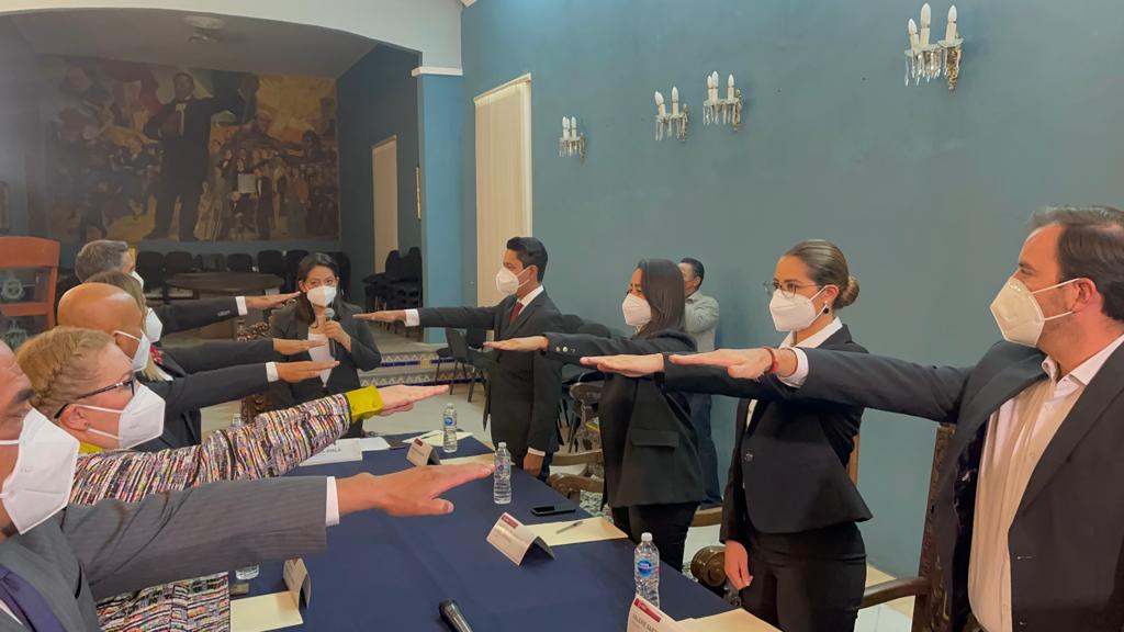 Por: Cortesía En Atlixco Ariadna Ayala preside su primera sesión de cabildo donde aprueban las comisiones que encabezarán regidores.