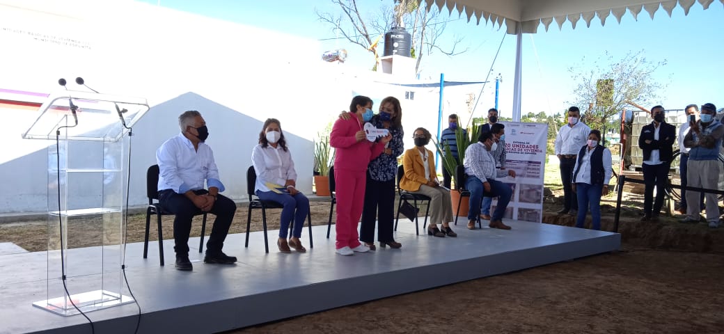 Invierte Lorena Cuéllar en entrega de viviendas