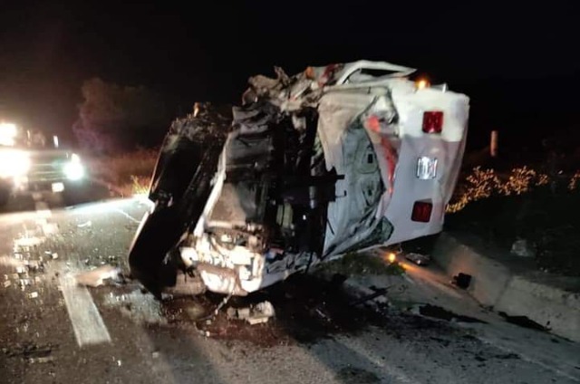 Por: Cortesía "El paciente murió" Ambulancia sufre aparatoso accidente en traslado a Puebla contra una camioneta