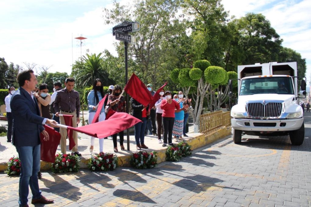 Por: Cortesía Ignacio Mier da banderazo de salida de camiones Recolectores de Basura en Tecamachalco
