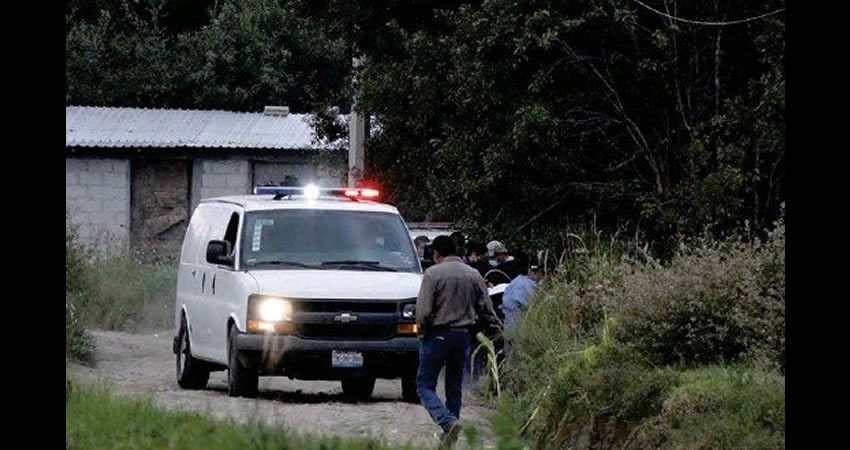 Encuentran cadáver de hombre con señas de tortura en barranca de Canoa, Puebla