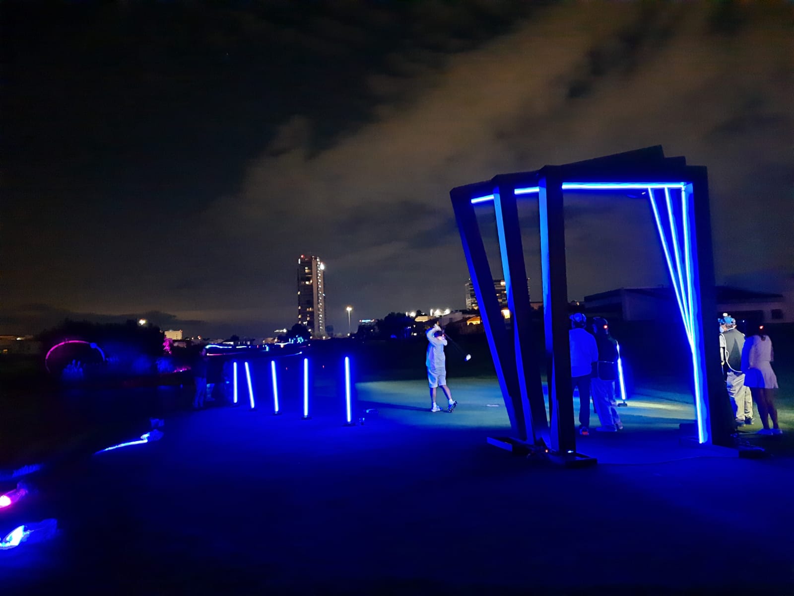 Por: Cortesía Ochenta golfistas participaron en torneo nocturno en La Vista