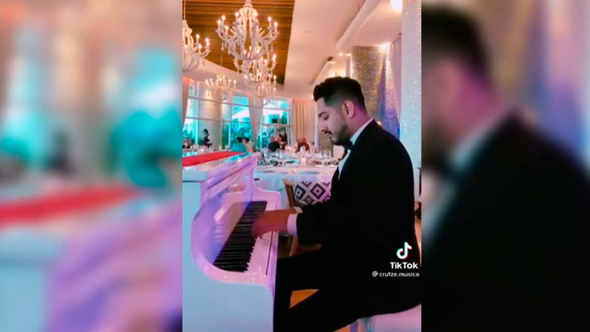 Por: Cortesía Pianista toca 'El paso del gigante' en elegante restaurante