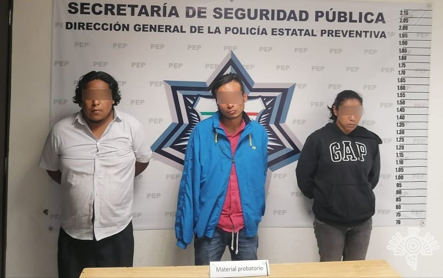 Detienen a 3 asaltantes de transporte publico; amenazaban a un chófer con navaja en mano