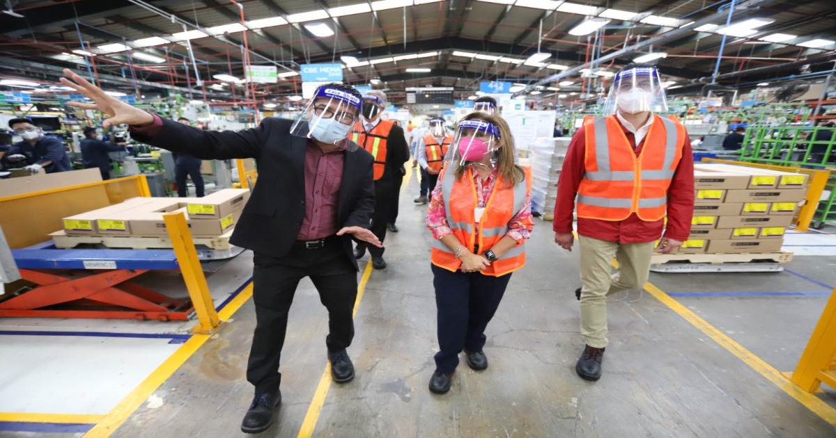 Por: Cortesía Visita gobernadora Lorena Cuéllar la empresa Schneider Electric ubicada en Acuamanala