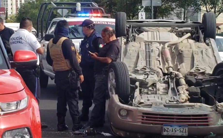 Por: Cortesía Talachero fue atropellado por presunto conductor en estado de ebriedad, en la huida se volcó.