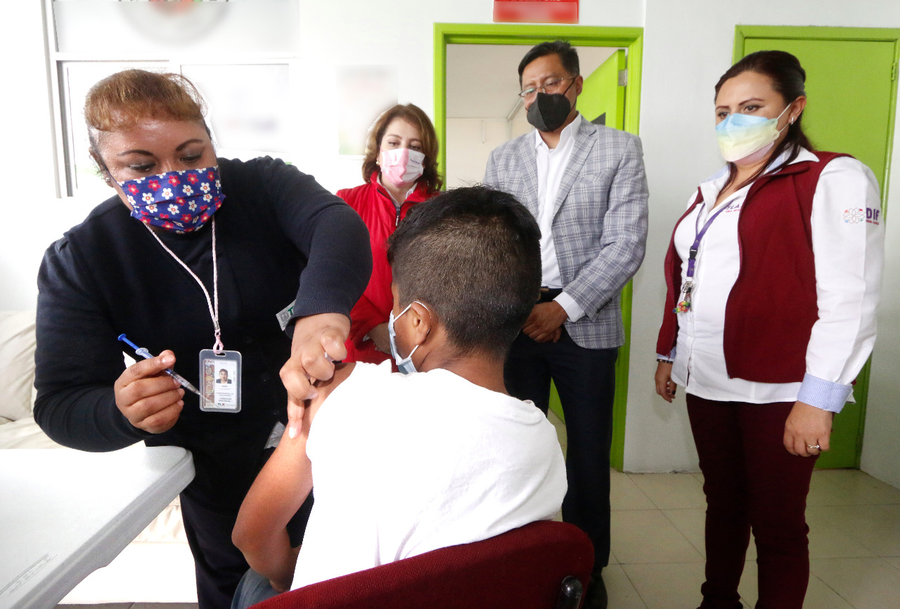 Por: Cortesía Reciben 11 niños y niñas de centros de asistencia del SEDIF vacuna contra Covid