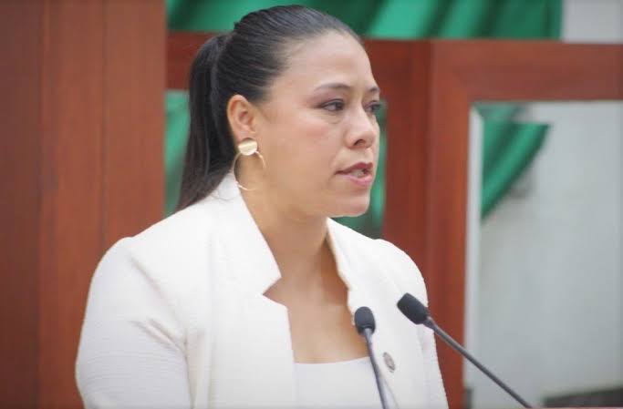 Destituyen a Luz Vera de Dirección de Conalep