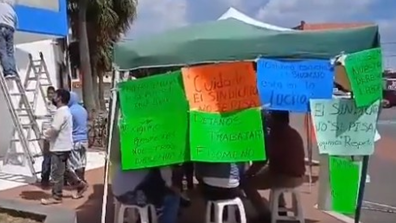 Por: Cortesía Miembros del Sindicato de Cuautlancingo se manifestaron en contra de la actual administración del Ayuntamiento