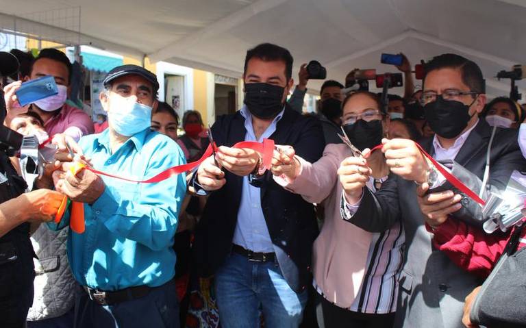 Por: Cortesía Ayuntamiento de Huamantla entrega carpa para el mercado local.