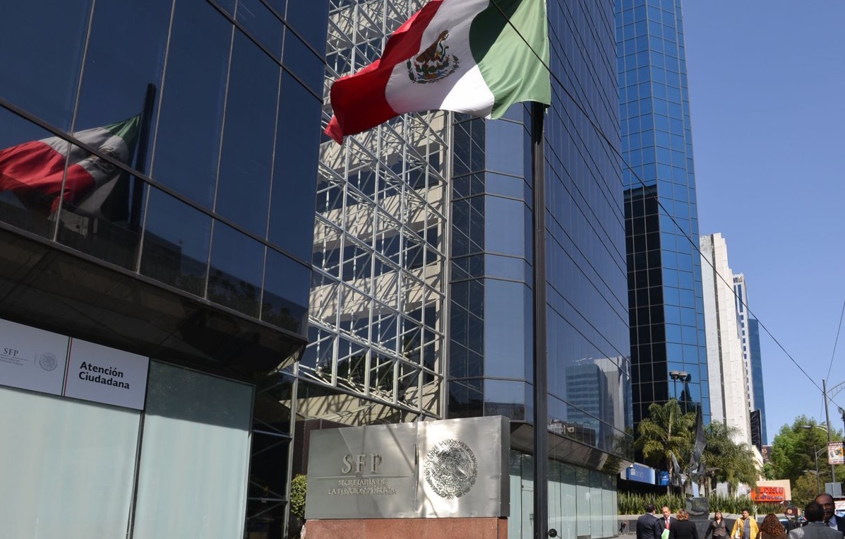 Por: Cortesía En tercer informe de gobierno entregado al congreso, SFP halla irregularidades por 17 mil mdp.