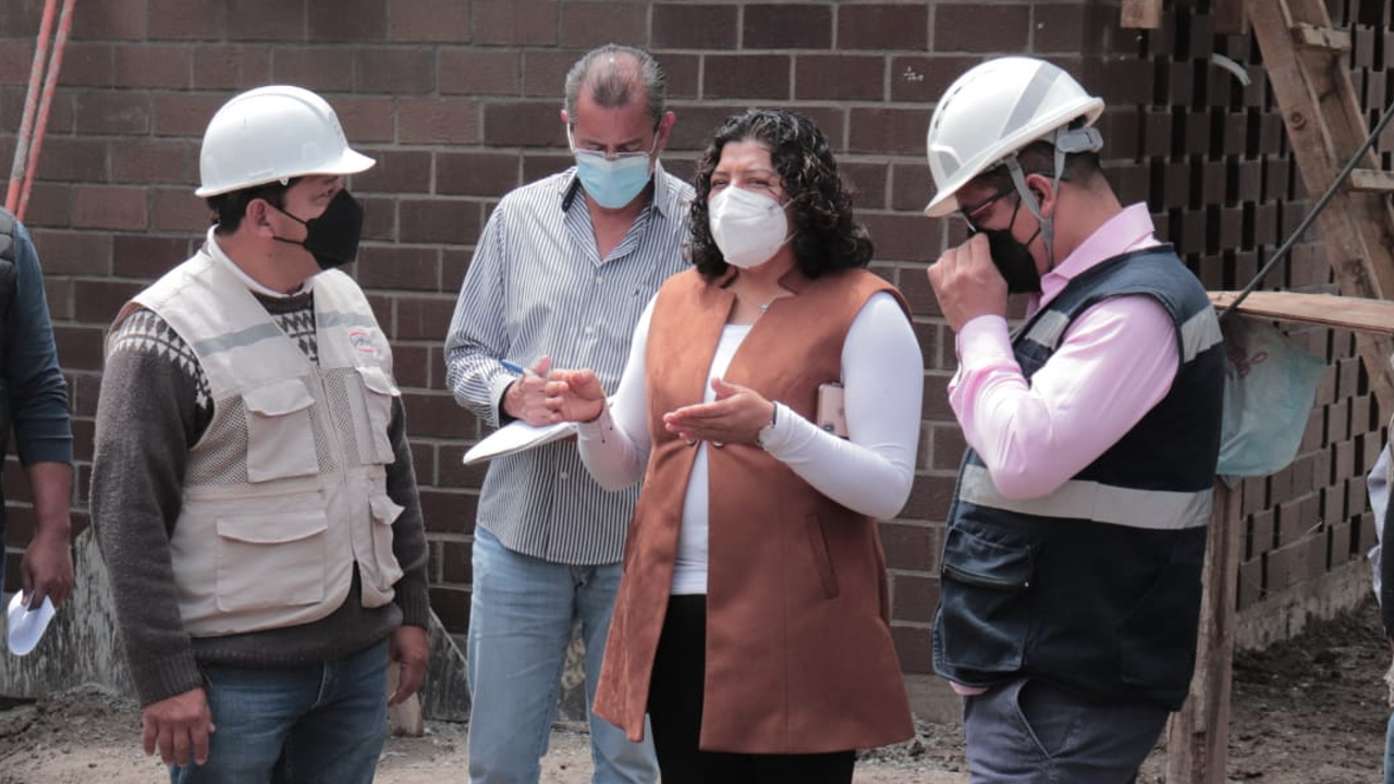 Por: Cortesía Karina Pérez Popoca supervisó los avances del Albergue del Hospital General de Cholula