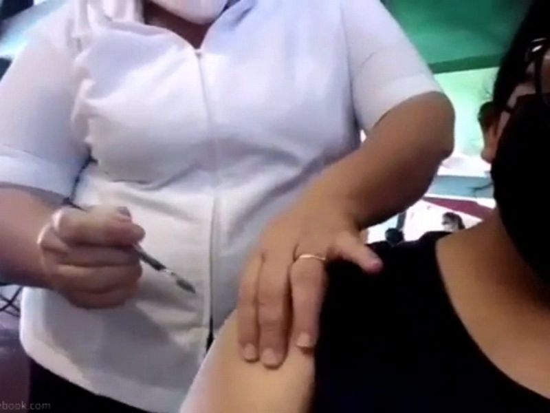 Por: Cortesía Enfermera en Veracruz simuló vacunar contra la Covid-19; argumentó que fue una distracción