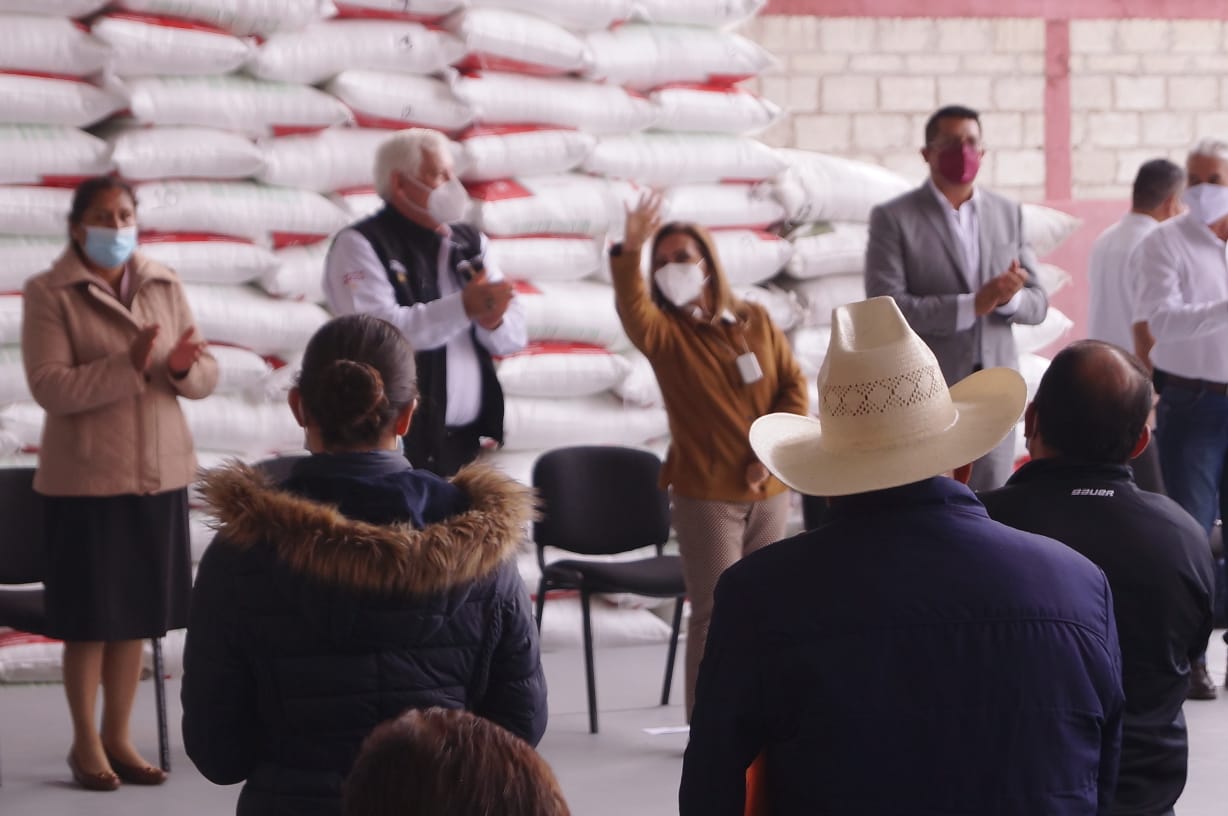 Por: Cortesía Benefician a tlaxcaltecas con fertilizantes de SADER