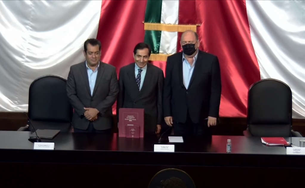 Por: Cortesía Hacienda entrega Paquete Económico 2022; sin aumento de impuestos e incremento en Salud